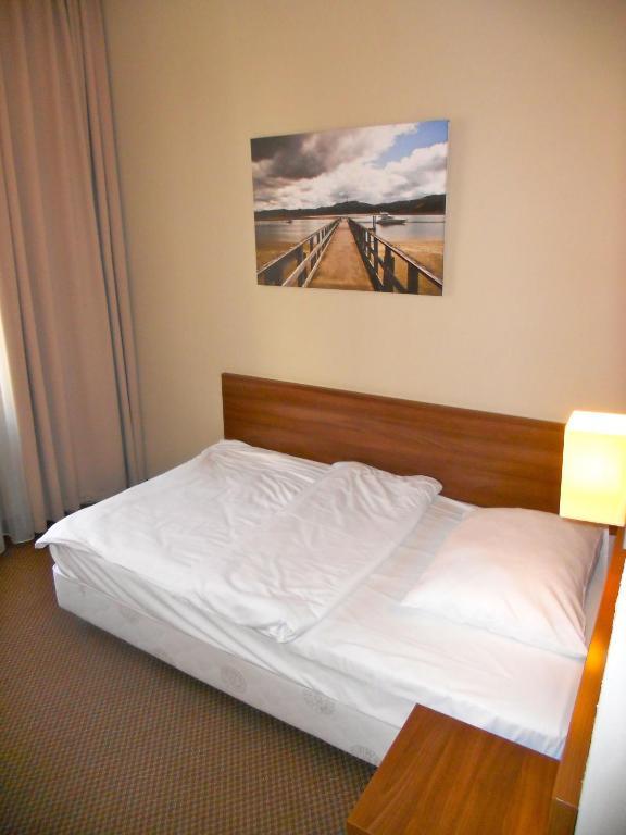 Hotel Srodmiejski Zielona Góra Quarto foto
