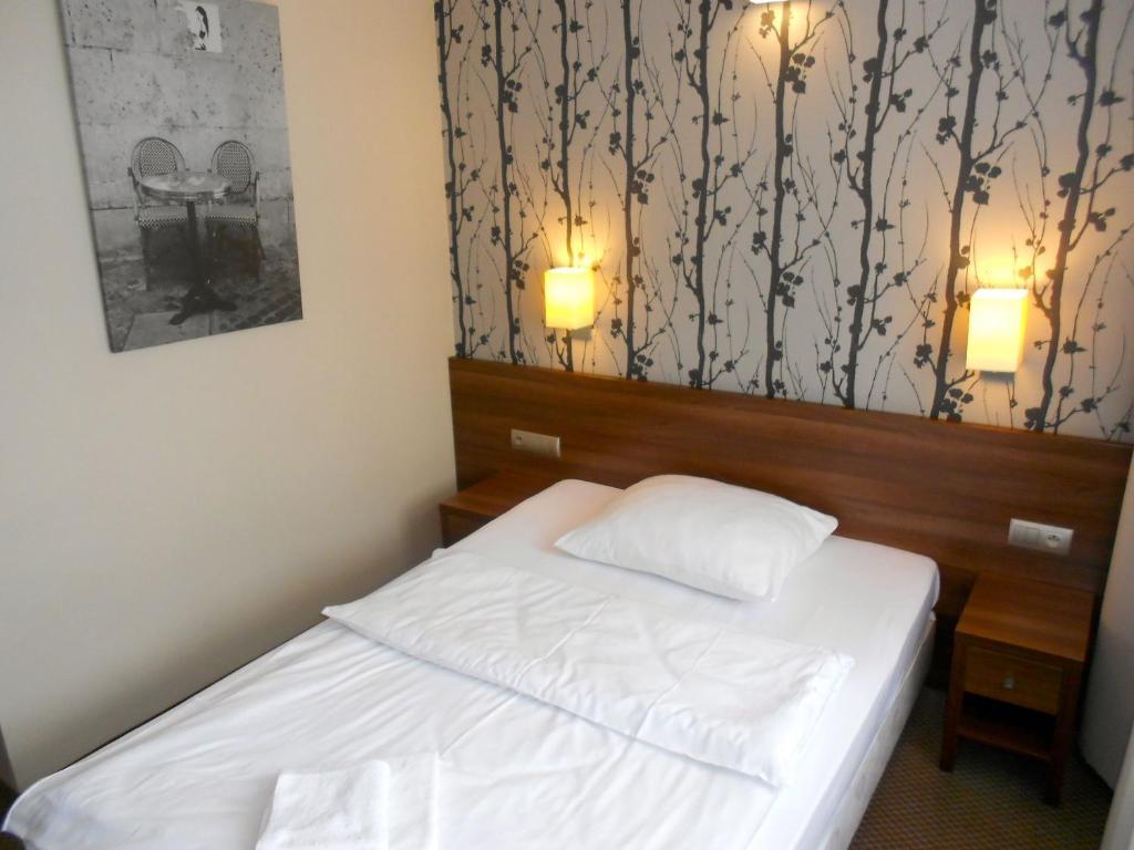 Hotel Srodmiejski Zielona Góra Quarto foto