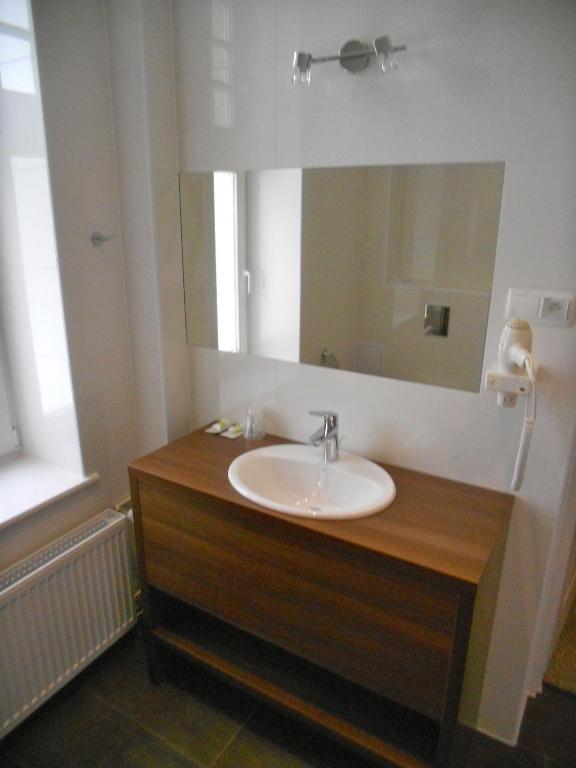 Hotel Srodmiejski Zielona Góra Quarto foto