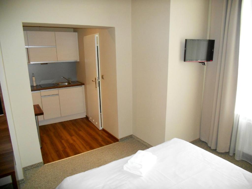 Hotel Srodmiejski Zielona Góra Quarto foto