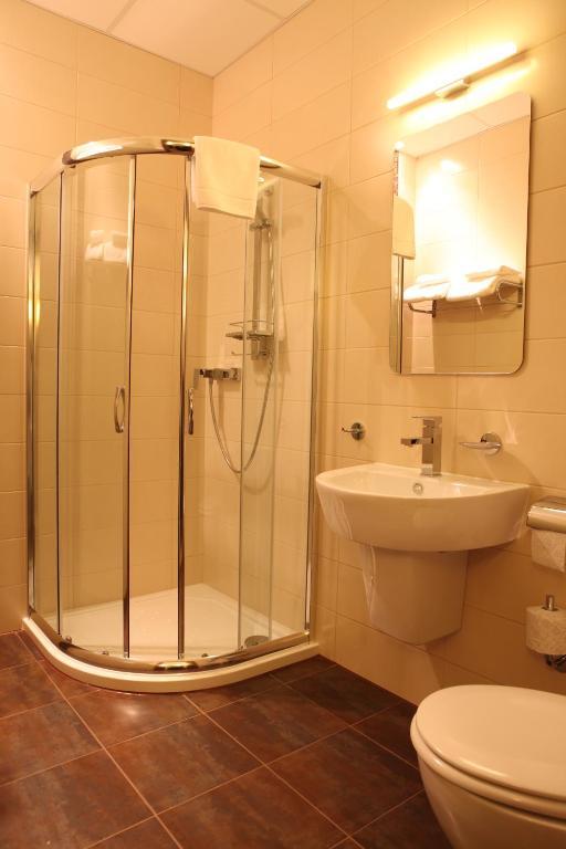 Hotel Srodmiejski Zielona Góra Quarto foto