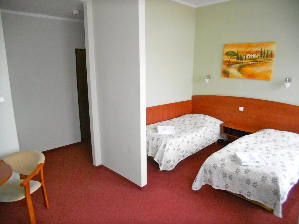 Hotel Srodmiejski Zielona Góra Quarto foto