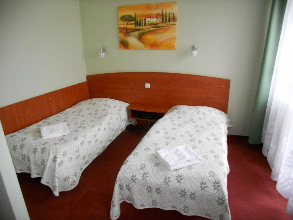 Hotel Srodmiejski Zielona Góra Quarto foto