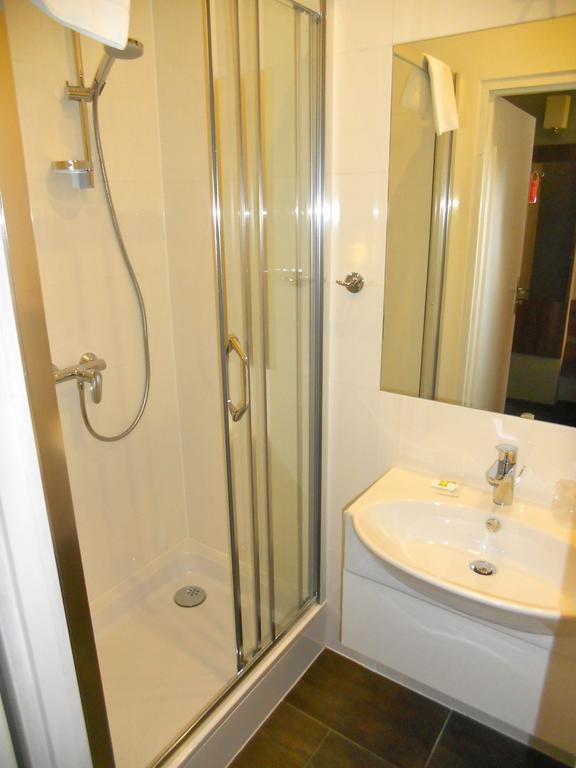 Hotel Srodmiejski Zielona Góra Quarto foto